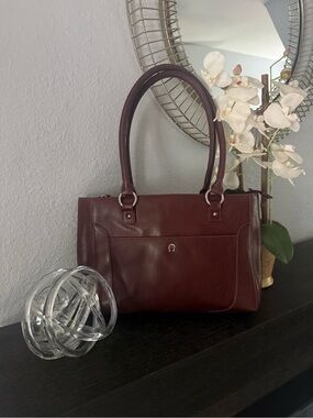 Vintage Aigner leather handbag in Burgundy - Classic Everyday Carry
